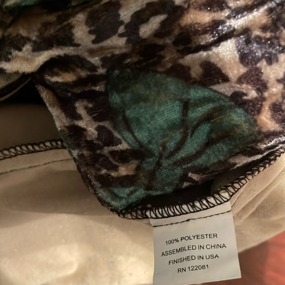 Gently used 1 time midi xl Tatyana very cute with stretch animal print with bows - Picture 4 of 8